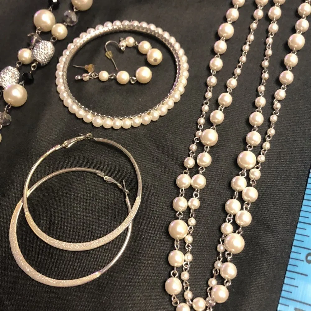 Pearly jewelry collection